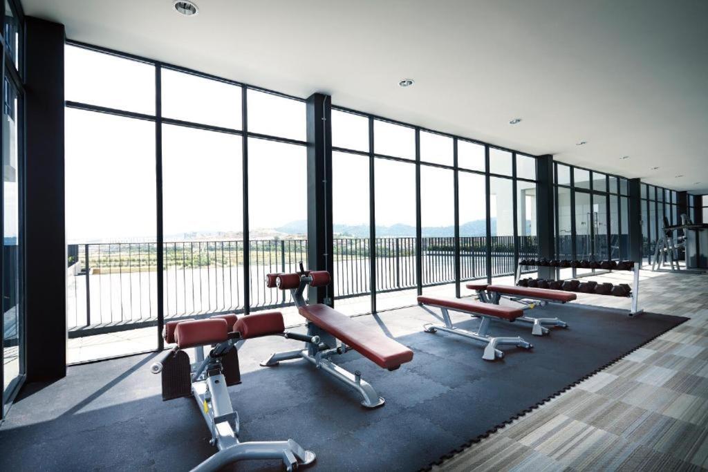 Francesco Suite - Trefoil Setia Alam-Near Setia City Mall & Setia Convention Centre Exterior photo